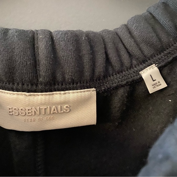 ESSENTIALS FEAR OF GOD STRETCH LIMO SWEAT-SHORTS 2022 - Picture 4 of 5